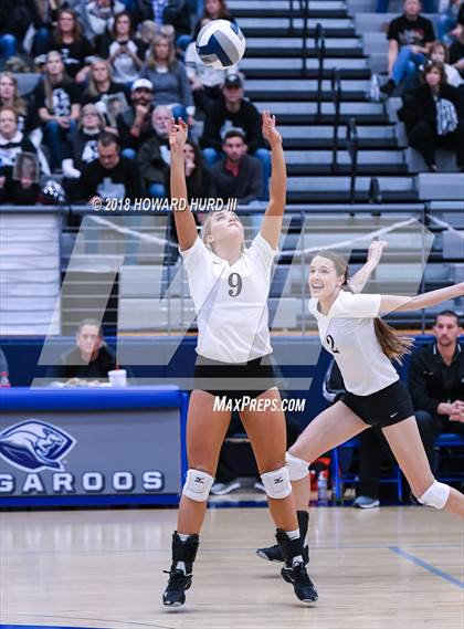 Thumbnail 3 in Lindsay vs. Crawford (UIL 2A Region 2 Final) photogallery.