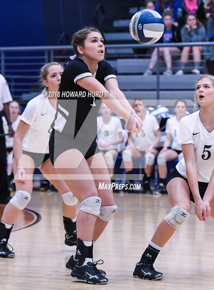 Thumbnail 1 in Lindsay vs. Crawford (UIL 2A Region 2 Final) photogallery.