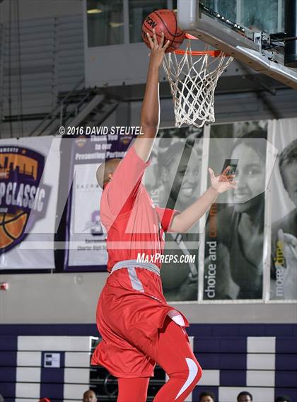 Thumbnail 3 in Centennial vs. Strake Jesuit (St. Hope Elite Classic) photogallery.
