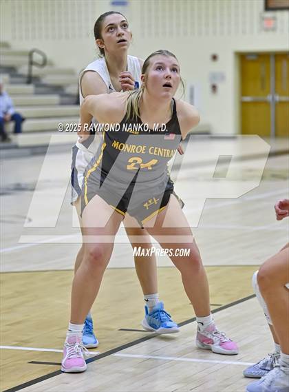 Thumbnail 3 in Monroe Central vs. Lafayette Central Catholic (IHSAA 2A Lapel Regional)  photogallery.