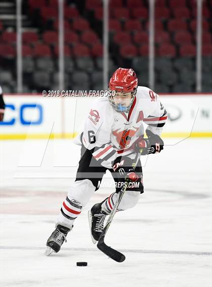 Thumbnail 2 in Hunterdon Central vs Woodbridge (NJSIAA Public A Final) photogallery.