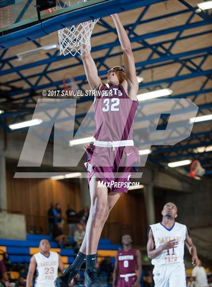 Thumbnail 2 in Oakland Tech vs. Curtis (Oakland Legends Classic) photogallery.