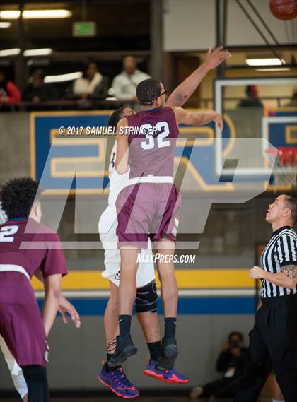 Thumbnail 2 in Oakland Tech vs. Curtis (Oakland Legends Classic) photogallery.