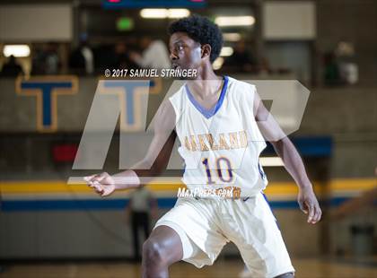 Thumbnail 3 in Oakland Tech vs. Curtis (Oakland Legends Classic) photogallery.