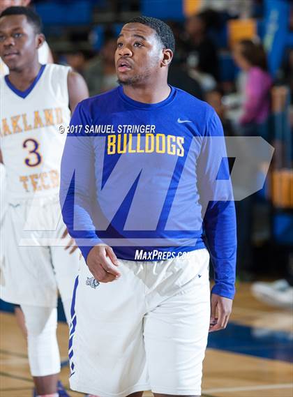 Thumbnail 1 in Oakland Tech vs. Curtis (Oakland Legends Classic) photogallery.