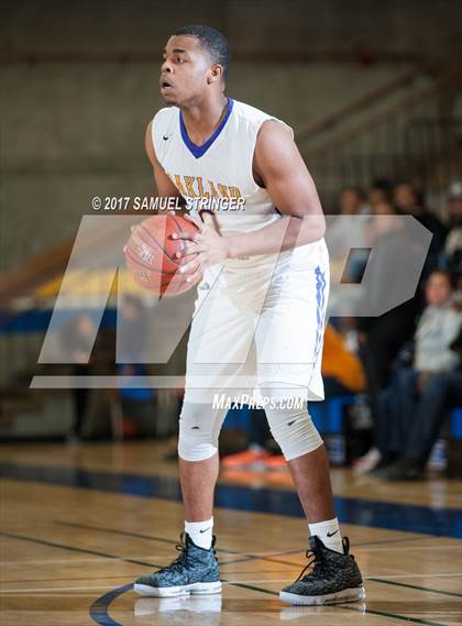 Thumbnail 3 in Oakland Tech vs. Curtis (Oakland Legends Classic) photogallery.