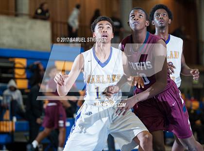 Thumbnail 2 in Oakland Tech vs. Curtis (Oakland Legends Classic) photogallery.