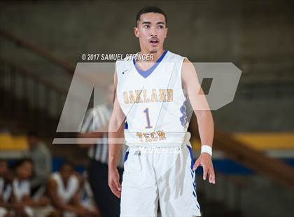 Thumbnail 1 in Oakland Tech vs. Curtis (Oakland Legends Classic) photogallery.