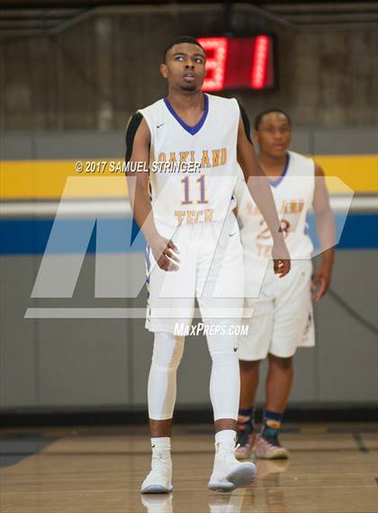 Thumbnail 1 in Oakland Tech vs. Curtis (Oakland Legends Classic) photogallery.