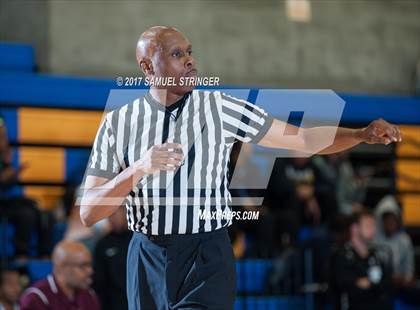 Thumbnail 3 in Oakland Tech vs. Curtis (Oakland Legends Classic) photogallery.