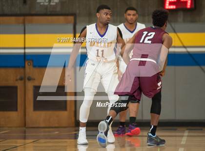 Thumbnail 3 in Oakland Tech vs. Curtis (Oakland Legends Classic) photogallery.