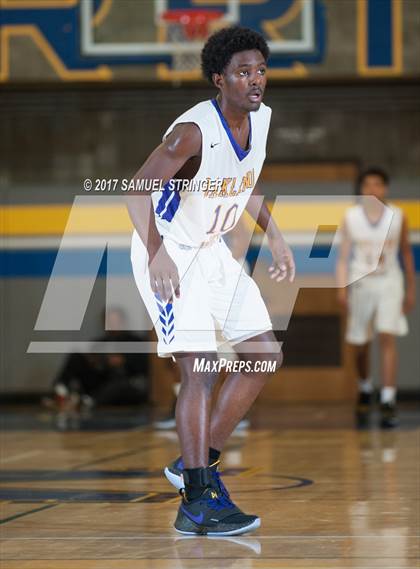 Thumbnail 1 in Oakland Tech vs. Curtis (Oakland Legends Classic) photogallery.
