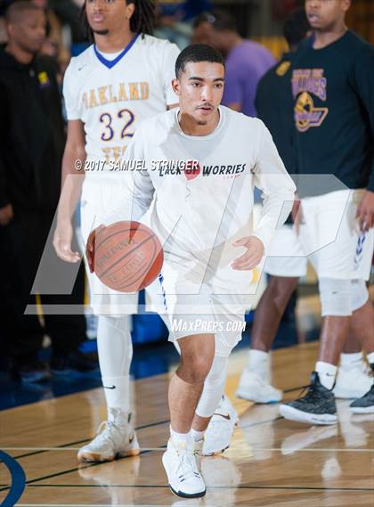 Thumbnail 2 in Oakland Tech vs. Curtis (Oakland Legends Classic) photogallery.