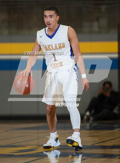 Thumbnail 2 in Oakland Tech vs. Curtis (Oakland Legends Classic) photogallery.
