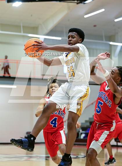 Thumbnail 2 in Central (West Helena) vs Mayflower (AAA 3A Regional first round) photogallery.