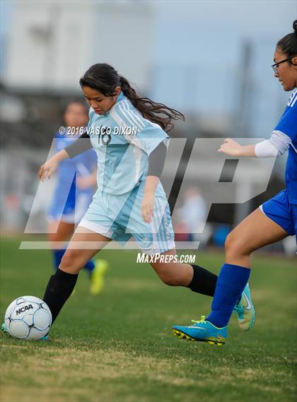 Thumbnail 3 in Estrella Foothills vs. Casa Grande photogallery.