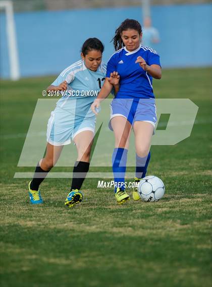 Thumbnail 3 in Estrella Foothills vs. Casa Grande photogallery.