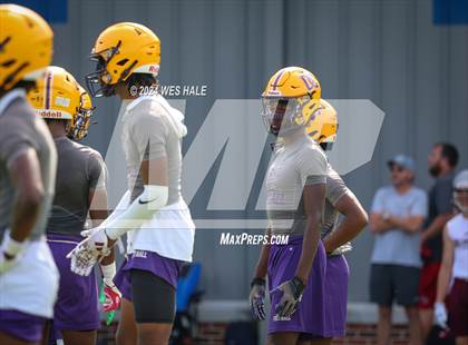 Thumbnail 2 in Collierville vs Desoto Central  (U of Memphis 7v7) photogallery.