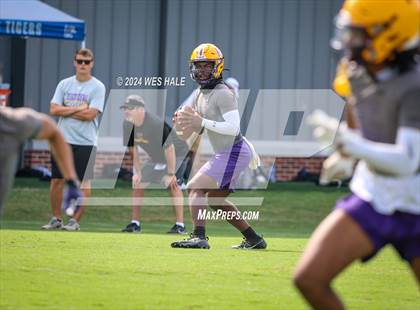 Thumbnail 3 in Collierville vs Desoto Central  (U of Memphis 7v7) photogallery.