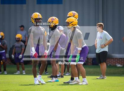 Thumbnail 1 in Collierville vs Desoto Central  (U of Memphis 7v7) photogallery.