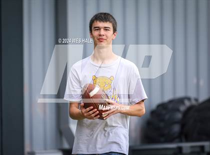 Thumbnail 1 in Collierville vs Desoto Central  (U of Memphis 7v7) photogallery.