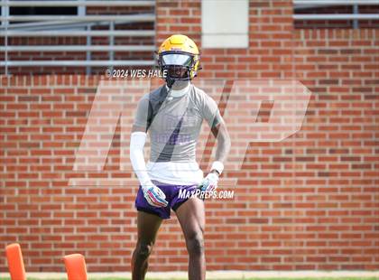 Thumbnail 1 in Collierville vs Desoto Central  (U of Memphis 7v7) photogallery.