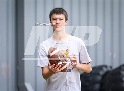 Thumbnail 2 in Collierville vs Desoto Central  (U of Memphis 7v7) photogallery.