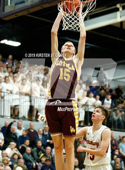 Thumbnail 3 in Loyola Academy vs Schaumburg (IHSA 4A Sectional Semifinal) photogallery.
