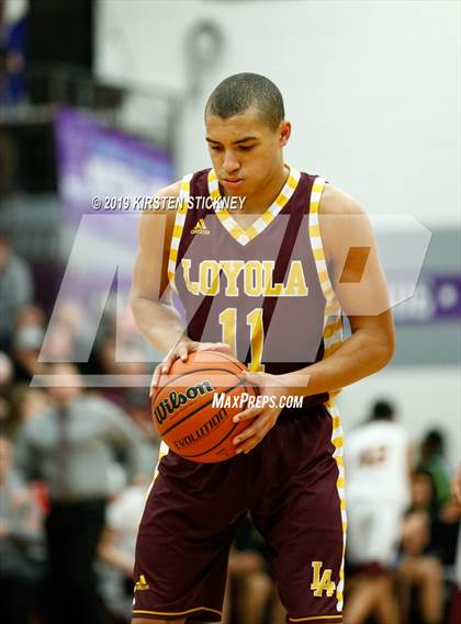 Thumbnail 3 in Loyola Academy vs Schaumburg (IHSA 4A Sectional Semifinal) photogallery.