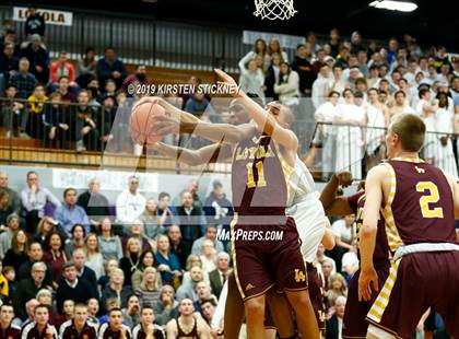 Thumbnail 3 in Loyola Academy vs Schaumburg (IHSA 4A Sectional Semifinal) photogallery.