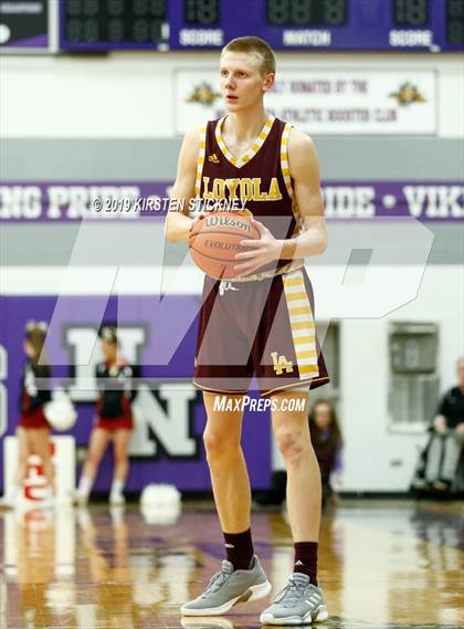 Thumbnail 3 in Loyola Academy vs Schaumburg (IHSA 4A Sectional Semifinal) photogallery.
