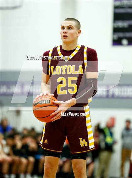 Thumbnail 2 in Loyola Academy vs Schaumburg (IHSA 4A Sectional Semifinal) photogallery.