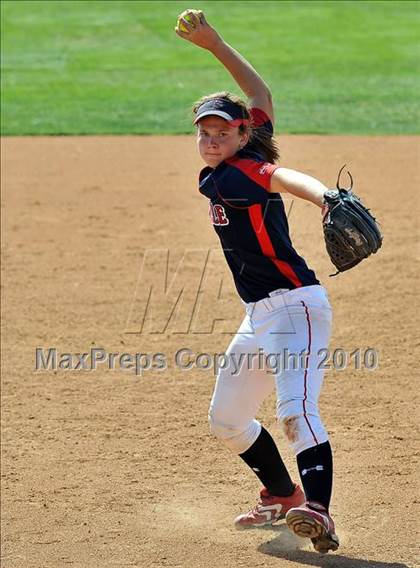 Thumbnail 3 in La Salle vs. Marymount (CIF SS D6 Final) photogallery.