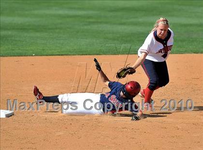 Thumbnail 1 in La Salle vs. Marymount (CIF SS D6 Final) photogallery.