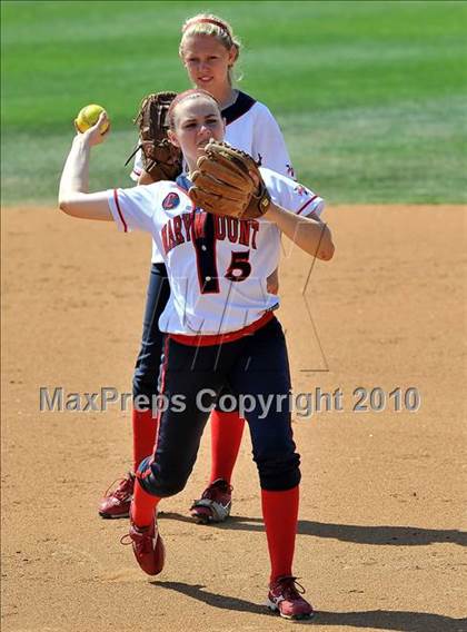 Thumbnail 2 in La Salle vs. Marymount (CIF SS D6 Final) photogallery.