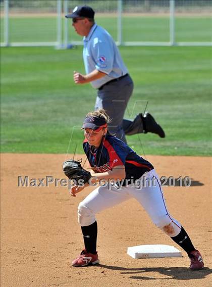 Thumbnail 1 in La Salle vs. Marymount (CIF SS D6 Final) photogallery.