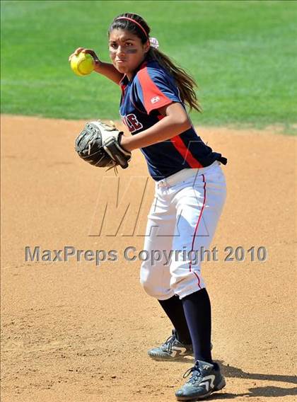 Thumbnail 1 in La Salle vs. Marymount (CIF SS D6 Final) photogallery.