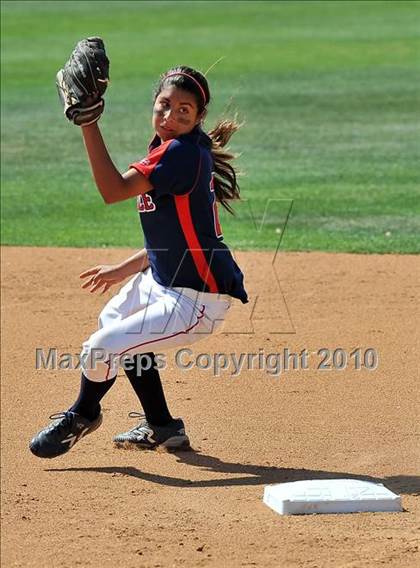 Thumbnail 2 in La Salle vs. Marymount (CIF SS D6 Final) photogallery.