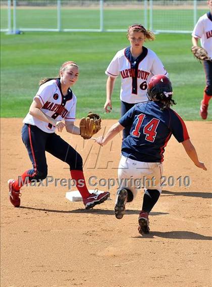 Thumbnail 2 in La Salle vs. Marymount (CIF SS D6 Final) photogallery.