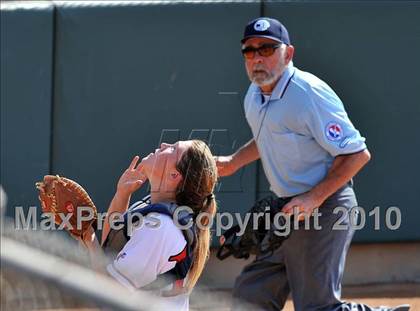 Thumbnail 2 in La Salle vs. Marymount (CIF SS D6 Final) photogallery.