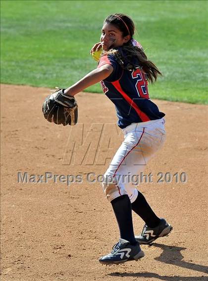 Thumbnail 1 in La Salle vs. Marymount (CIF SS D6 Final) photogallery.