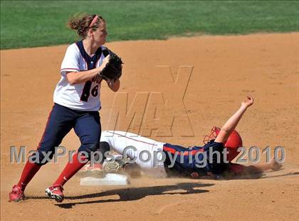 Thumbnail 1 in La Salle vs. Marymount (CIF SS D6 Final) photogallery.