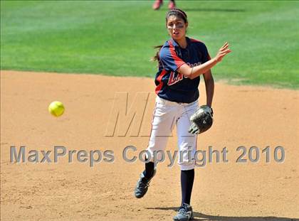 Thumbnail 3 in La Salle vs. Marymount (CIF SS D6 Final) photogallery.