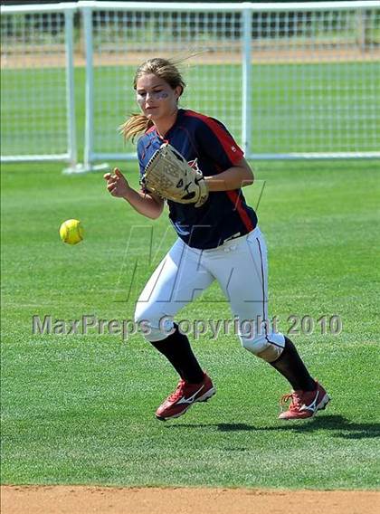 Thumbnail 2 in La Salle vs. Marymount (CIF SS D6 Final) photogallery.