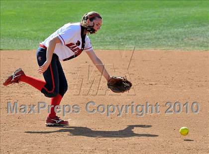 Thumbnail 2 in La Salle vs. Marymount (CIF SS D6 Final) photogallery.