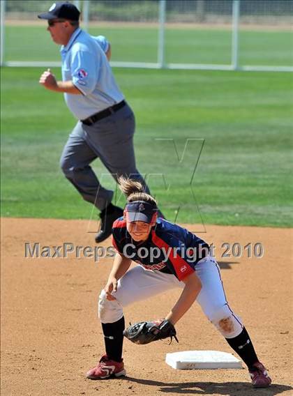 Thumbnail 2 in La Salle vs. Marymount (CIF SS D6 Final) photogallery.