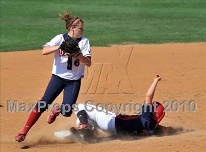 Thumbnail 1 in La Salle vs. Marymount (CIF SS D6 Final) photogallery.
