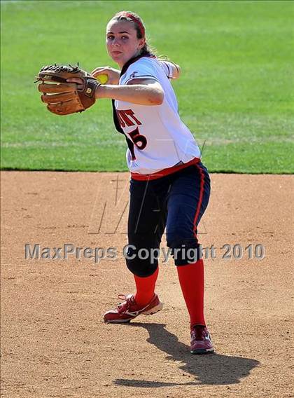 Thumbnail 3 in La Salle vs. Marymount (CIF SS D6 Final) photogallery.
