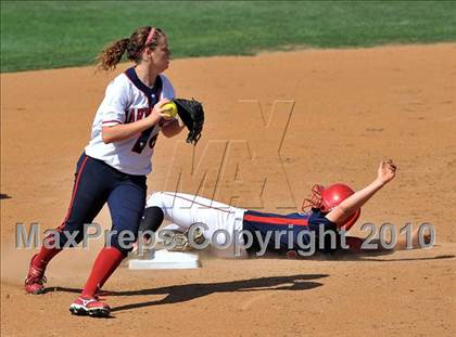 Thumbnail 2 in La Salle vs. Marymount (CIF SS D6 Final) photogallery.