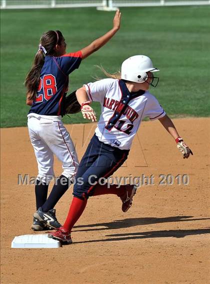 Thumbnail 2 in La Salle vs. Marymount (CIF SS D6 Final) photogallery.